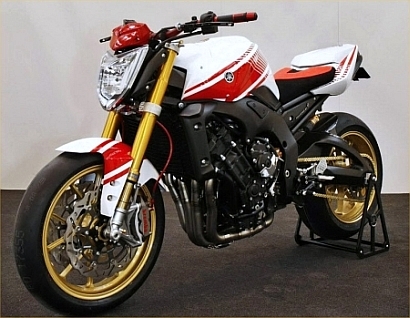 Yamaha FZ1 také trochu jinak.